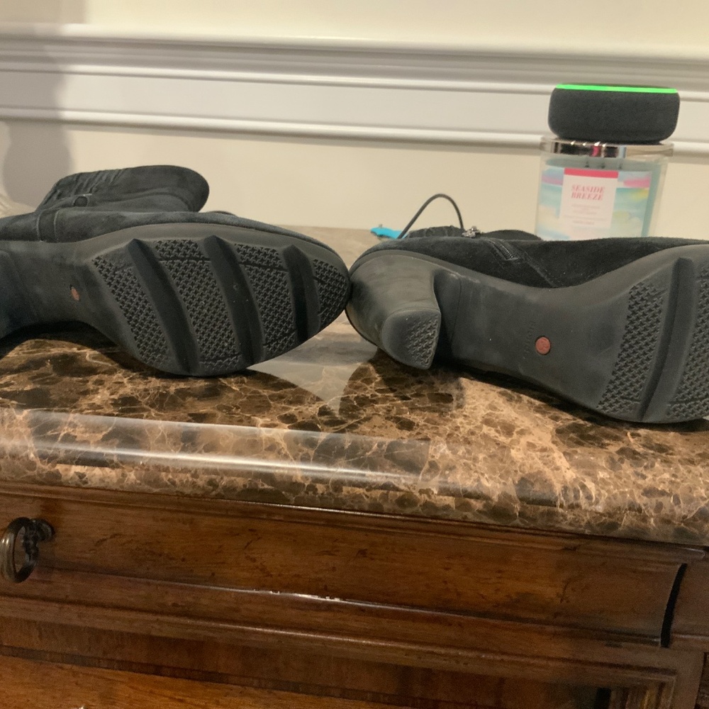 Boots - Picture 4 of 5